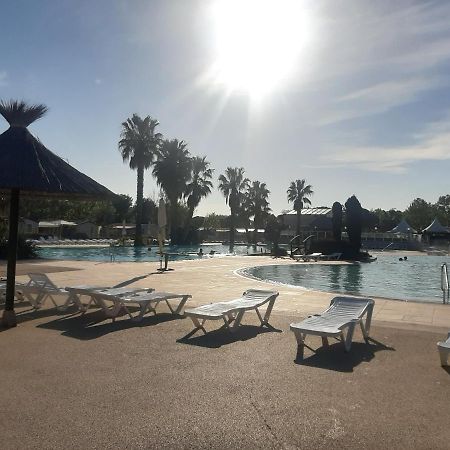 La Carabasse Cp90 Hotel Vias Bagian luar foto