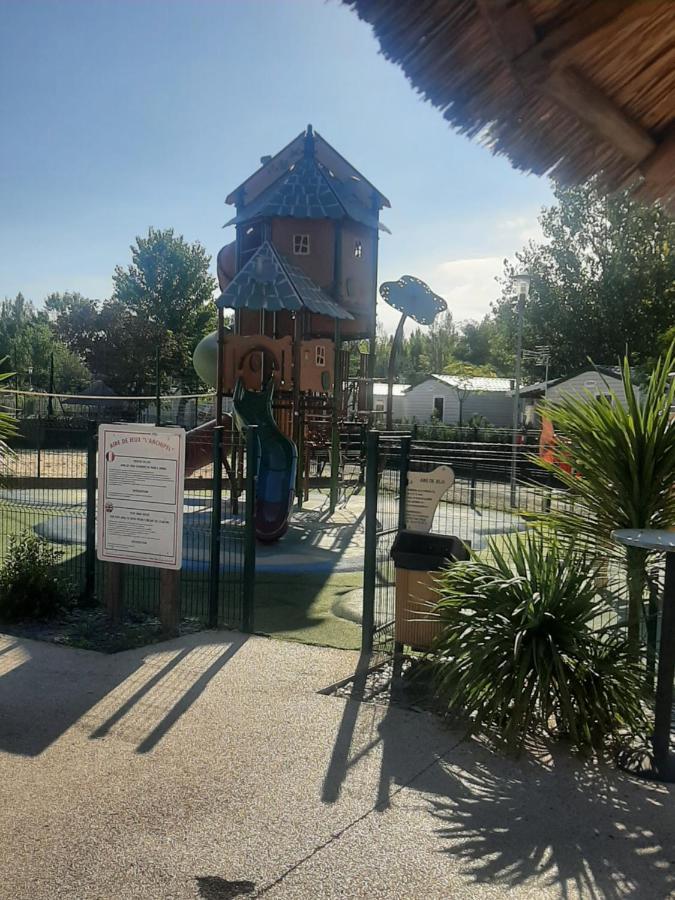 La Carabasse Cp90 Hotel Vias Bagian luar foto